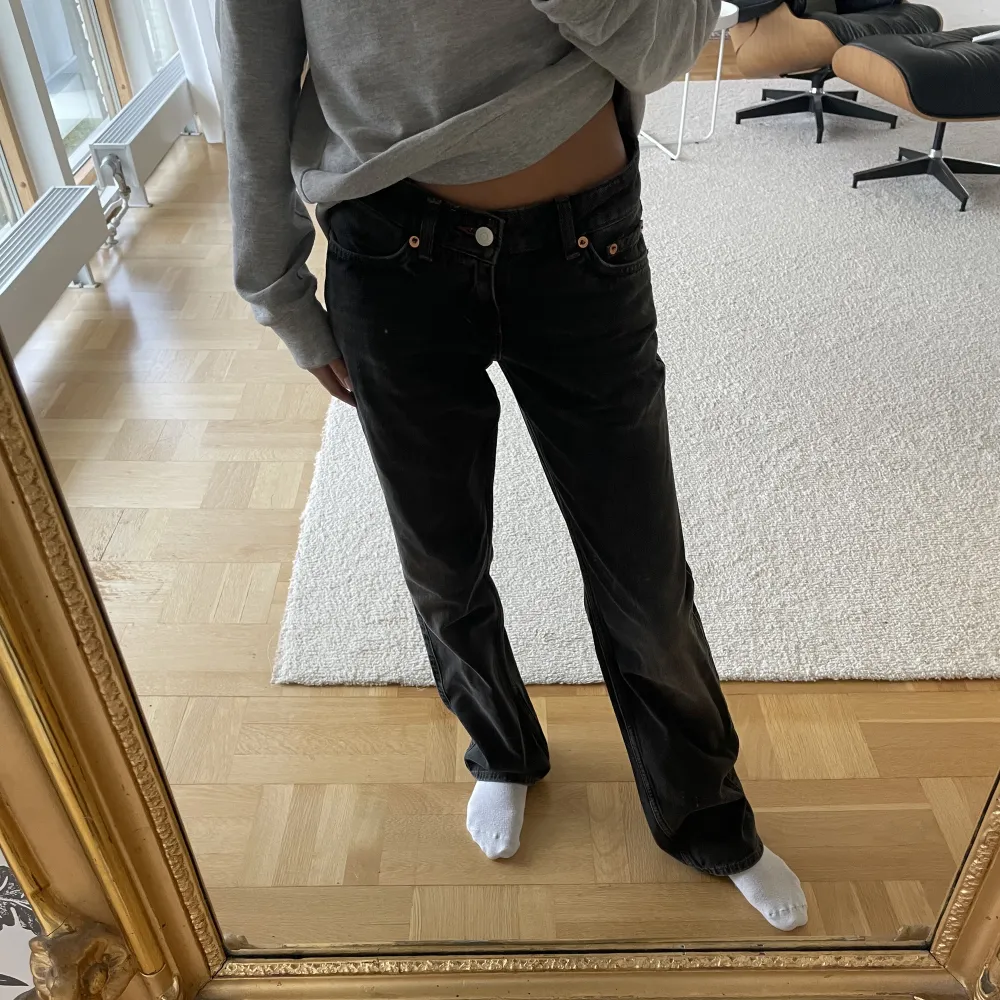  Säljer mina jättesnygga weekday jeans, endast använda en gång. 🫶. Jeans & Byxor.