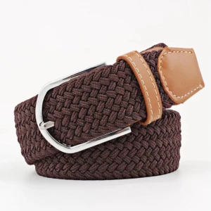 Bälte  - Stretchbälte coffee brown Elastiskt bälte som passar många storlekar. Omkrets upp till 110 cm. Material canvas med änddetaljer i brun skinnimitation. Bredd på bältet 3,3 cm. Färg mörkbrunt.