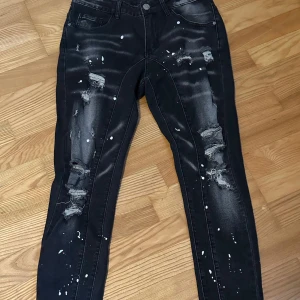Jeans  - Nya jeans som tyvärr inte kommer till användning pga för små! Ser ut som Ds2 jeans men är ej de