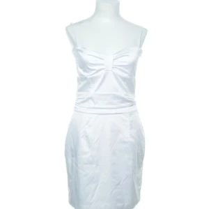 Klänning - Jättecool, man känner sig typ som en chanelmodell på 90 talet 