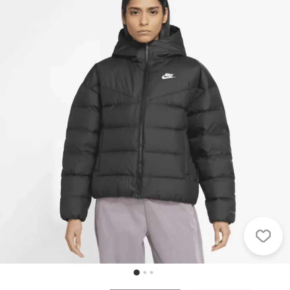 Säljer en dun jacka från Nike, originalpris 2349, andvänd förra vinter men inga synliga tecken på andvändning, köparen står för frakten. Jackor.