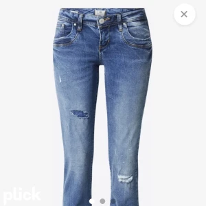 Ltb jeans - Säljer dessa snygga jeans från ltb i modellen valerie. Har klippt ett hål på ena benet. Skriv för fler bilder💕