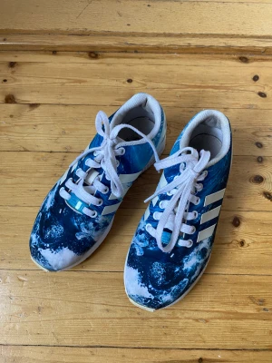 Adidas limited edition - Adidas limited edition Torsion model i storlek 37!! Så fina och unika.