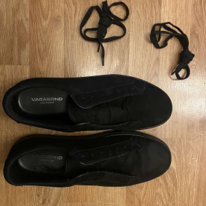 Svarta vagabond skor - Hel svarta vagabond skor. Använd en gång. Skickt (9,5-10) priset kan diskuteras vid snabbt köp