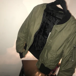  - Säljs pågrund av att den inte passa, prislappen är kvar och det är storlek 36 ordpris 399