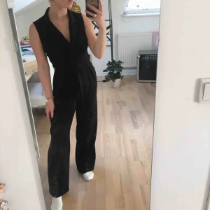  - Jumpsuit från nelly, använd vid ett tillfälle.