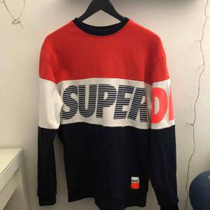 Aldrig använd sweater från Superdry. Köparen står för frakten.