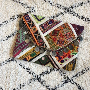  - Supersnygg clutchväska från INDISKA!  Endast använd en gång. Möts i Stockholm eller kan posta 