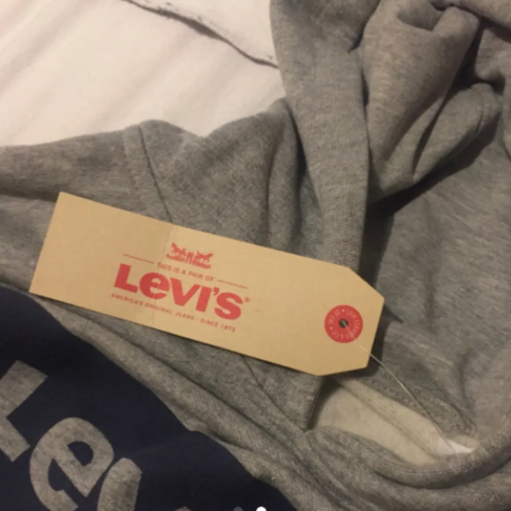 Helt ny, oanvänd hoodie från Levi’s. Nypris: 400kr. Hoodies.