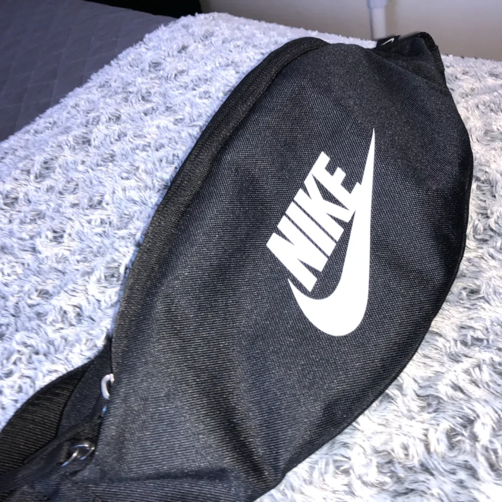 Fanny pack från Nike, super cool och perfekt för en outfit. Hur mkt plats som helst.. Väskor.
