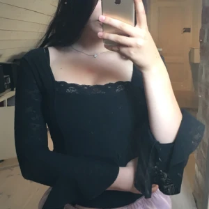  - supersnygg tröja!köpt på humana men aldrig kommit till användning. bra skick,som ny 50kr+frakt 🖤