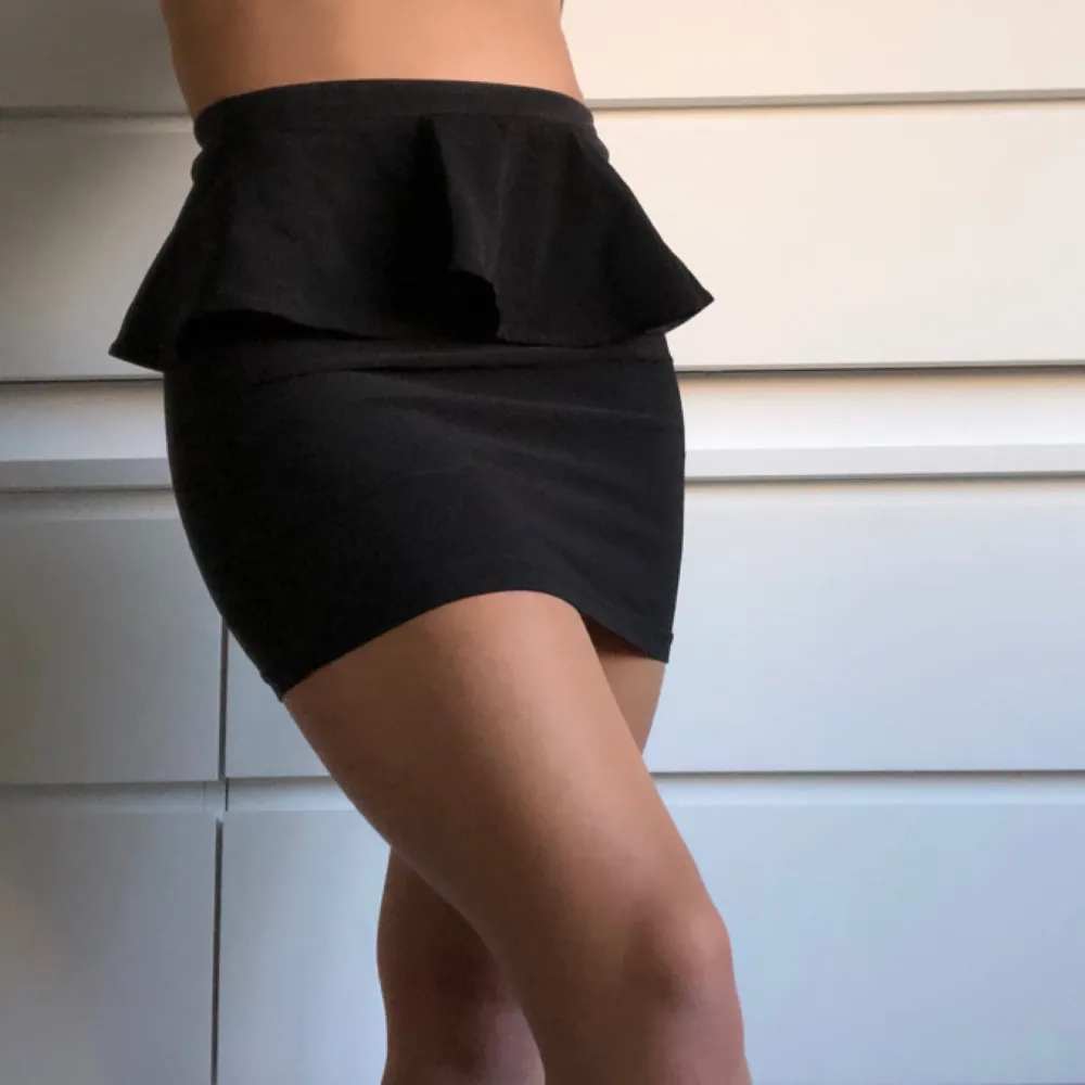 Jätte fin basic kjol från H&M som funkar med allt🍀Aldrig använd✨köparen står för frakt❕. Kjolar.