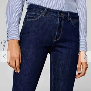 W 29 Nykollektion från ESPRIT Sjukt fina och stretchiga jeans. Använda/testade en gång. -fel storlek men sjukt snygga och hör ihop med jeans jackan jag även säljer nypris: 600kr