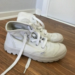  - Vita Palladium i stl 37 köpta på Scorett. Priset är inkl med frakt, kika gärna in mina övriga annonser. 