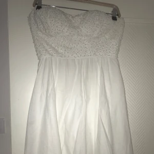  - Använd 1 gång på skolavslutning. Beställd från Nelly Möts upp vid Göteborg/Trollhättan/LillaEdet Frakt står köparen för