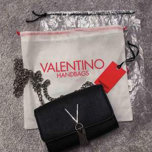 Valentino bag divina black , Mario Valentino | använda 3-4 gånger | bra skick | ÄKTA