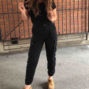  - Cargo pants från missguided, har storlek 38 på bilden och dem jag säljer i storlek 36 är aldrig använda. Nypris 600kr Endast avhämtning