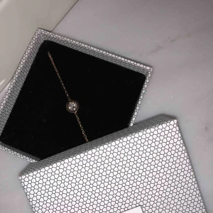  - Säljer superfint armband från Edblad då det tyvärr är för stort.. nypris är 249 och då det är i toppskick och endast testat säljer jag det för 150kr! Frakt tillkommer!