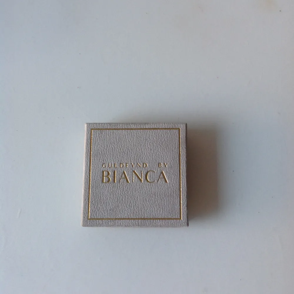 Silvriga örhängen, aldrig använda ifrån Bianca Ingrossos första kolektion med guldfynd. Ordinarie pris 398kr (Kan mötas i Stockholm) . Accessoarer.