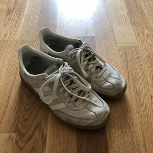  - Adidas sneakers, sköna och med patina 😉. Pris inklusive frakt! 💖