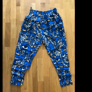  - Aldrig använda. Ganska pösiga upptill. 