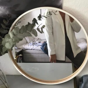  - Snygg kavaj ifrån Asos helt oanvänd! Sitter löst på mig och har vanligtvis M. Köparen står för frakten!