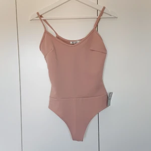  - Aldrig använd body ifrån nelly, lappen finns kvar. Finns att hämta i Göteborg eller skickas emot frakt 