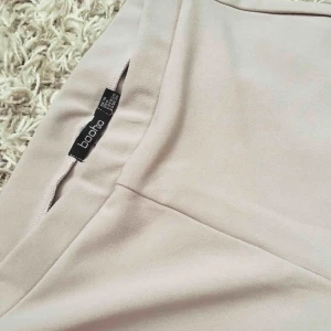  - Jättefin byxa som framhäver kurver , inte samma byxa som på bild 3 men den sitter precis likadant 😍 inte använd pga fel stl  🌸