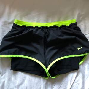 Nike tennis shorts strl s
