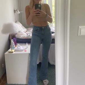 Bootcut jeans  - Ett par super snygga bootcut jeans ifrån ginatricot! Säljer då det ej kommit till användning!!