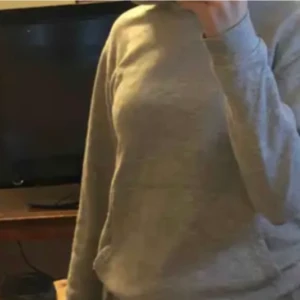 Fin hoodie ifrån h&m! - Jätteskön men behöver försvinna eftersom att jag redan har en grå hoodie. Men den är verkligen superfin! 