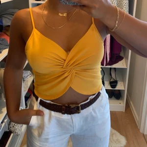 Linne - Säljer denna supergulliga linne från zara, använd max 2 ggr då det inte är min stil, i storlek s men passar lika bra som xs, köparen står för frakten💕💕