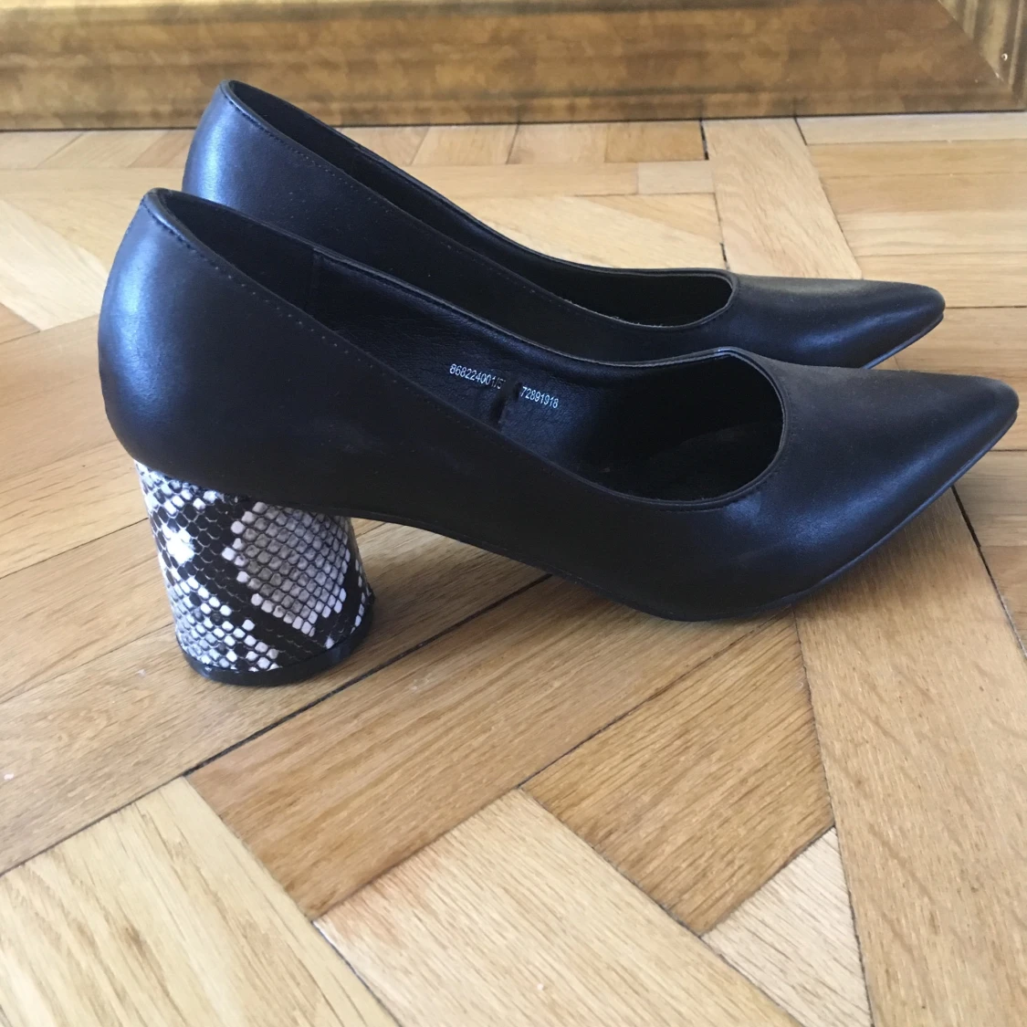 Finskor i läderimmitation aldrig använda! - 90