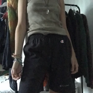 Mjukisshorts - Så snygga mjukiskofta från Champion!💓 De har snöre så man kan justera hur tighta de sitter i midjan☮️☮️