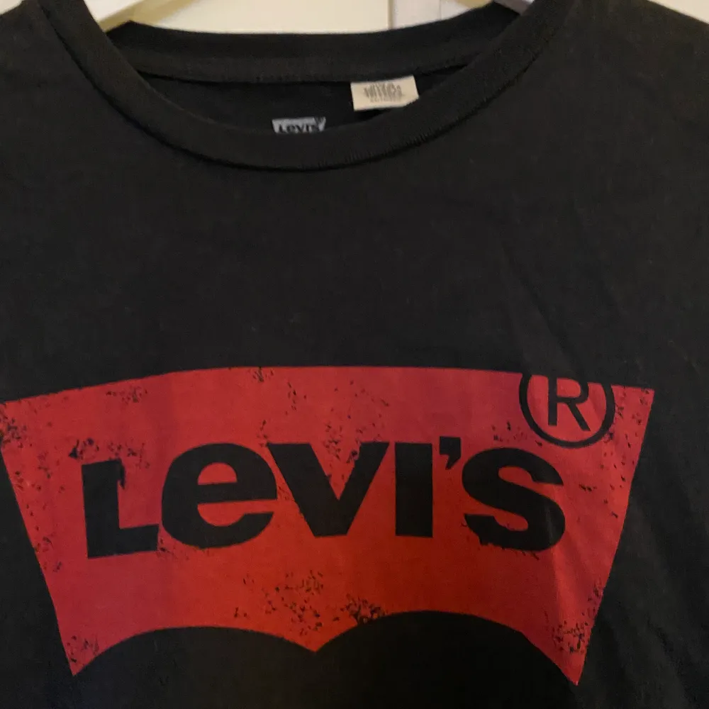 snygg t-shirt från Levi’s. frakt tillkommer. T-shirts.