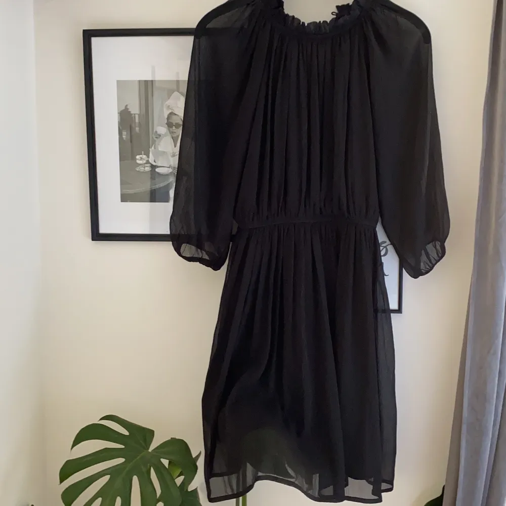 Jättefin klänning från NA KD❤️❤️ pris går att diskutera och frakt tillkommer på 66 kr. Klänningar.