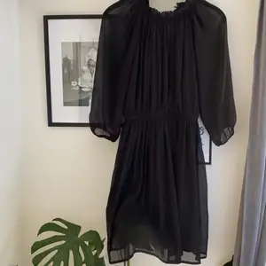 Jättefin klänning från NA KD❤️❤️ pris går att diskutera och frakt tillkommer på 66 kr