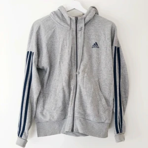Adidas originals Hoodie - Hoodie från Adidas originals, storlek S! Frakt på 44kr tillkommer 📦