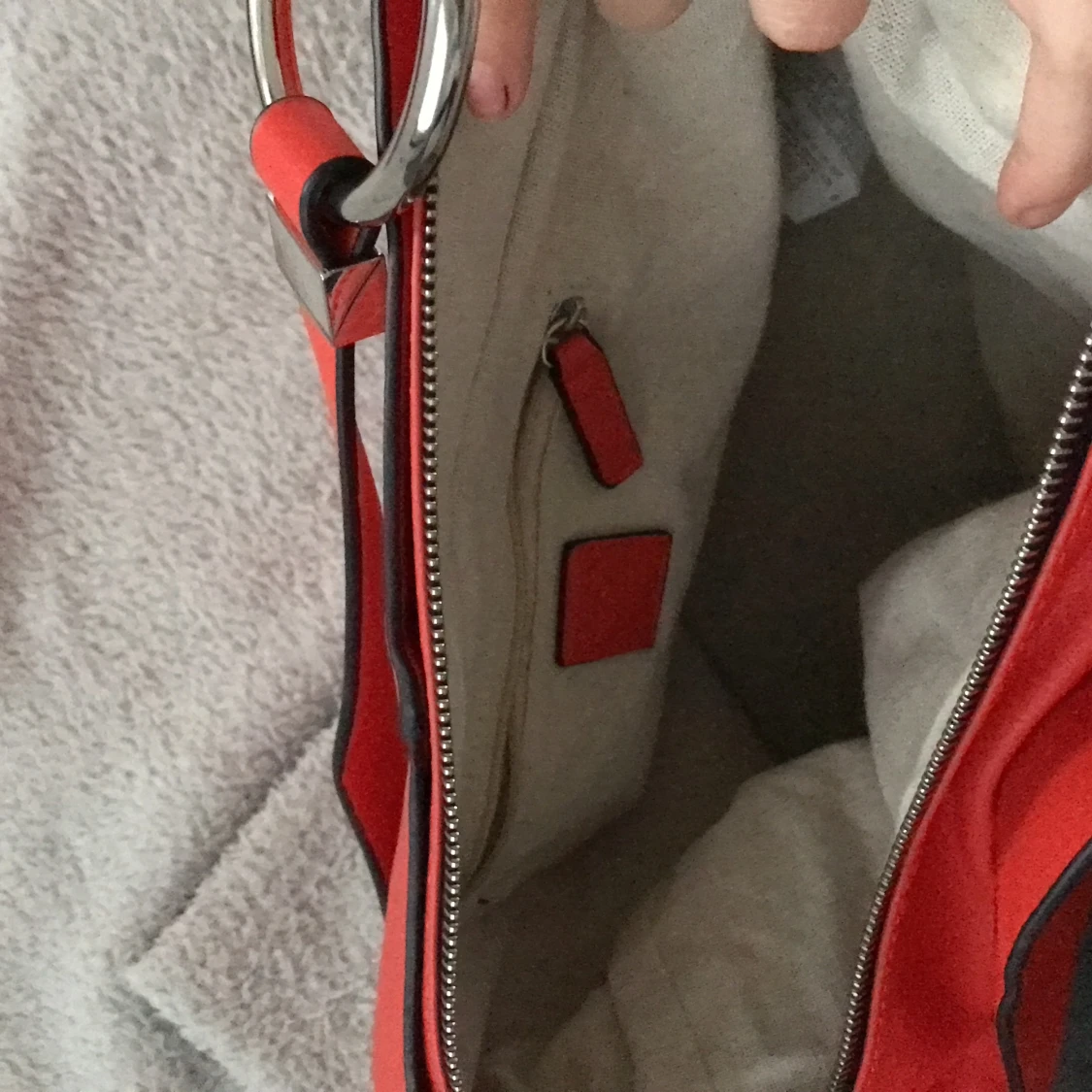 Brandröd väska från zara fakeskinn - 91