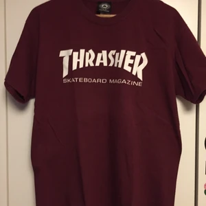 Trasher t-shirt - Klassisk T-shirt från thrasher, köpt i Australien. Helt oanvänd och stolek large!