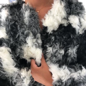 Kappa - FAUX PÄLS. Jättesnygg varm kappa, använd fåtal gånger. 