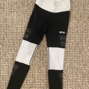 Aimn tights  - Använda en gång i stl s! Super fina! 