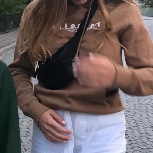 Beige hoodie - supermysig hoodie från pull&bear som tyvvär ej kommer till användning:| jättefint skick
