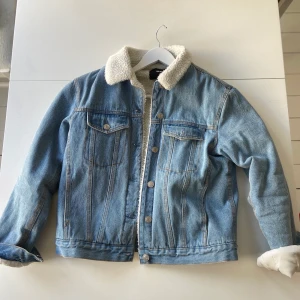 Jeansjacka - Bra skick, använt fåtal gånger +frakt