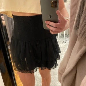 Supersnygg kjol från Gina - Säljer då den är lite liten för mig. Den är aldrig använd med lappen kvar