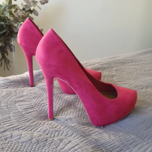 Bright pink heels - once worn high heels from bershka - size 38 - very comfortable