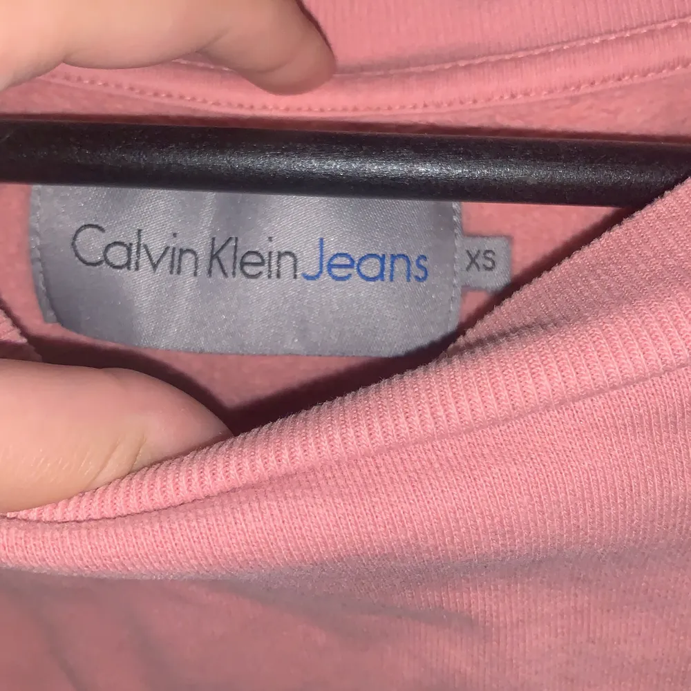  Knappt använd Calvin Klein tröja . Tröjor & Koftor.