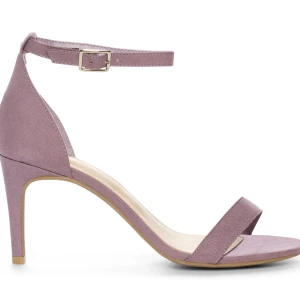 Pastell-lila klackar  - Sandaletter i pastell-lila i strl 40. Helt oanvända. Frakt ingår i priset 