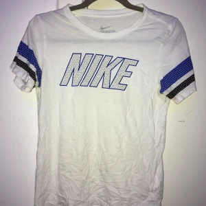 NIKE RETRO TEE - Dunderfet T-shirt från nike💯 Vintage och finns ej att få tag på längre därav högt pris❤️