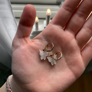 Fjärilsörhängen  - Söta örhängen, 30+11kr frakt🦋🦋